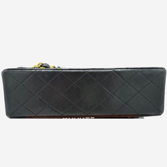 Vintage Authentic Chanel Lambskin medium Classic Double flap with 24k gold - Picture 2 of 16